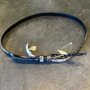 Women Banana Republic blue black snake skin print leather belt size M - NWT